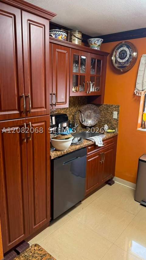2770 W 61st Pl 204, Hialeah FL - photo 11 of 20