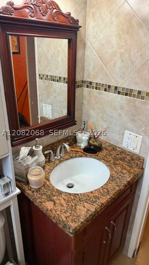 2770 W 61st Pl 204, Hialeah FL - photo 16 of 20