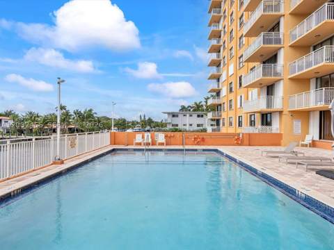 2450 NE 135th St 102, North Miami FL - photo 17 of 21