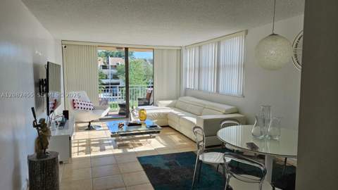 2450 NE 135th St 102, North Miami FL - photo 6 of 21