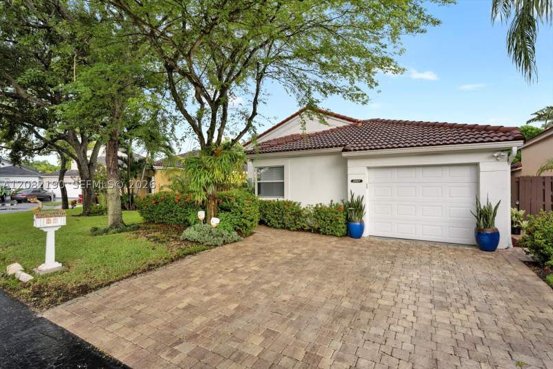 3 bedroom SingleFamilyResidence at 11837 SW 93rd Ter, Poinciana At Kendall 1st, Miami — photo 3