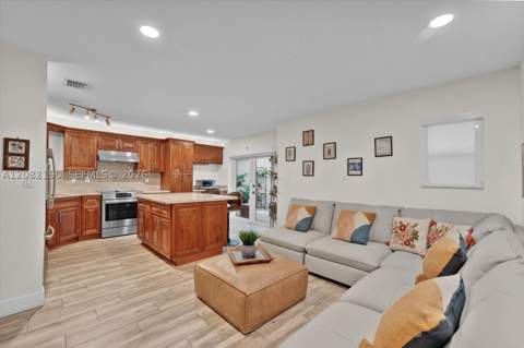11837 SW 93rd Ter, Miami FL - photo 9 of 35