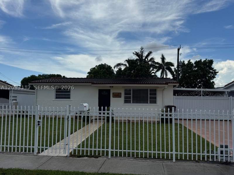 3 bedroom SingleFamilyResidence at 1160 W 33rd Pl, sel-clar manors, Hialeah — photo 2