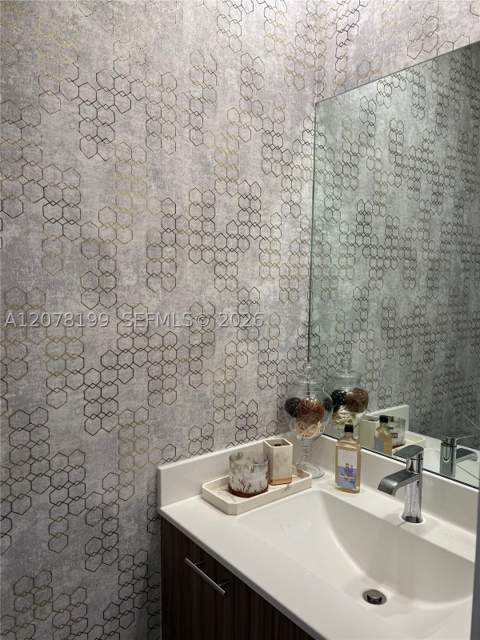 6421 NW 102nd Path 101, Doral FL - photo 7 of 13