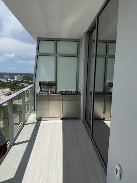 2411 Laguna Circle 2703, North Miami FL - photo 18 of 64