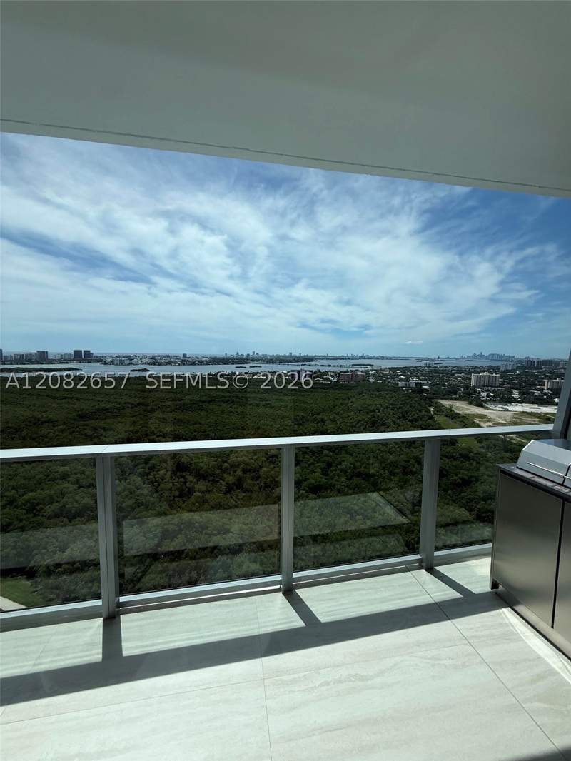 2 bedroom Condominium at 2411 Laguna Circle 2703, One Park Tower, North Miami — photo 2