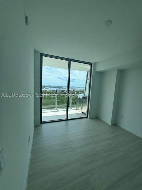 2411 Laguna Circle 2703, North Miami FL - photo 21 of 64