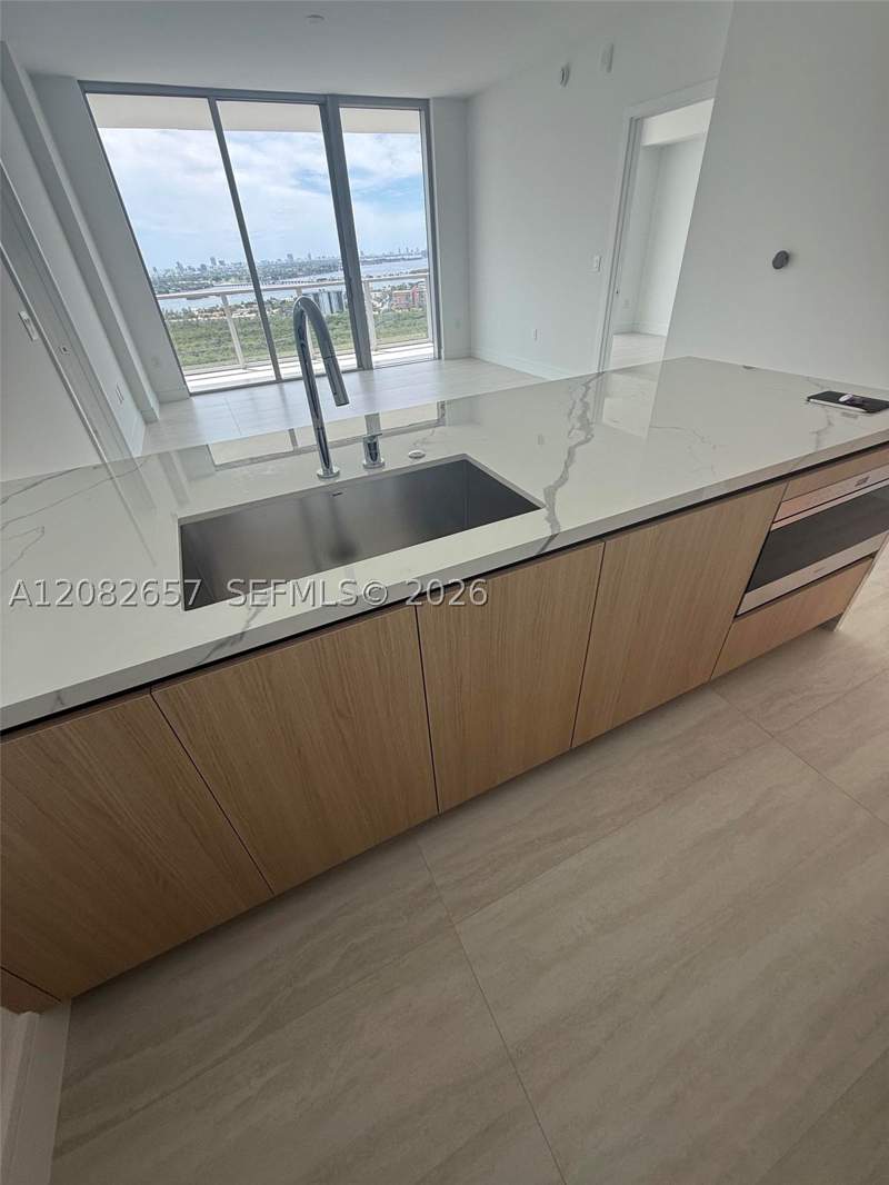 2 bedroom Condominium at 2411 Laguna Circle 2703, One Park Tower, North Miami — photo 4