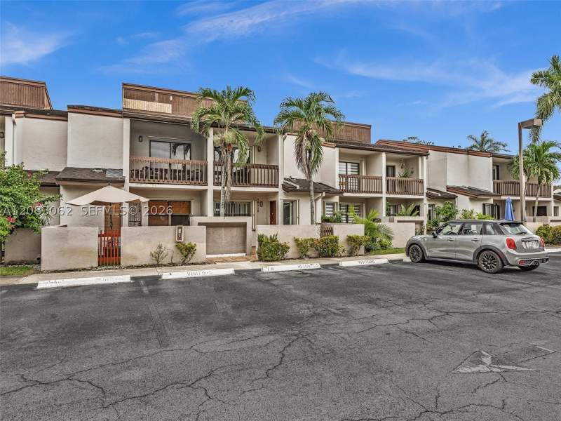 2 bedroom Condominium at 10110 NW 41st St 78-7, Villas Of Amberwood Condo, Doral — photo 2