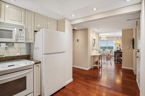 500 Bayview Dr 2122, Sunny Isles Beach FL - photo 7 of 22