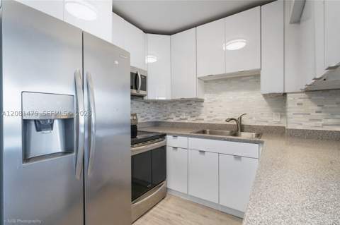 7441 Wayne Ave 14G, Miami Beach FL - photo 8 of 14