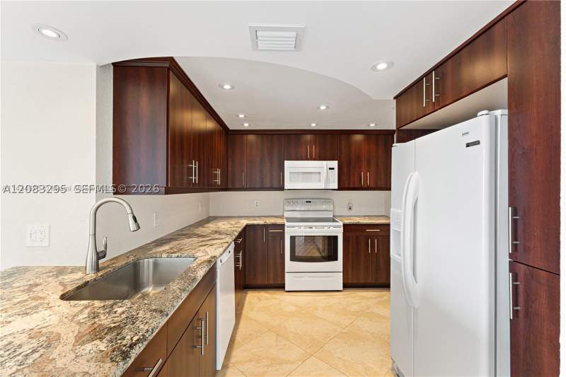 2 bedroom Condominium at 13155 Ixora Ct 905, Keystone Harbor Club Cond, North Miami — photo 5