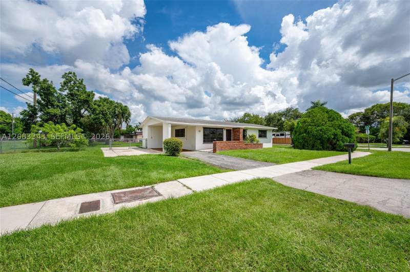 3 bedroom SingleFamilyResidence at 955 NW 15th St, Laurel Manor, Homestead — photo 2