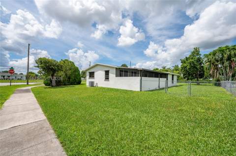 955 NW 15th St, Homestead FL - photo 6 of 34
