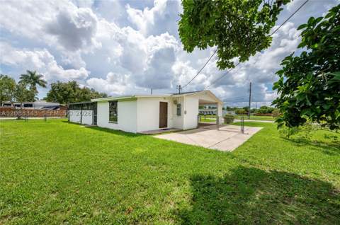955 NW 15th St, Homestead FL - photo 8 of 34