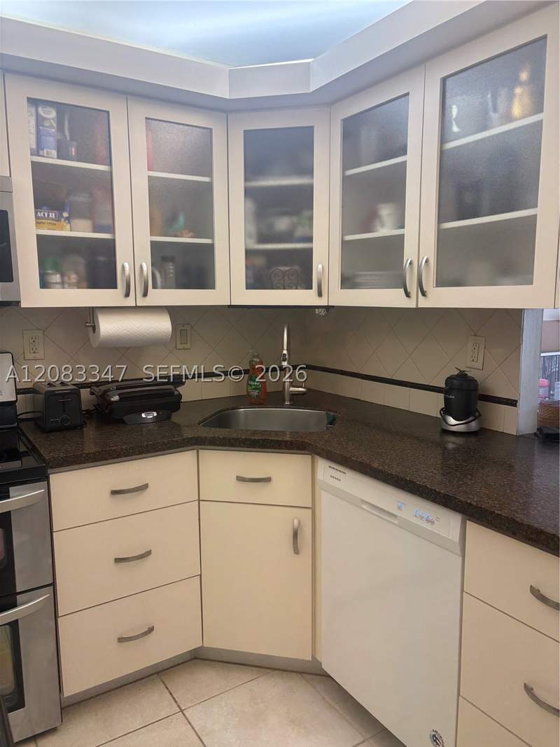 1 bedroom Condominium at 2100 Sans Souci Blvd A1409, Bayview Towers Condo Sout, North Miami — photo 3