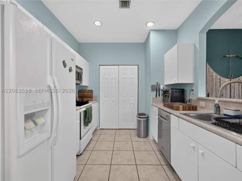 1030 NE 42nd Ter, Homestead FL - photo 7 of 18