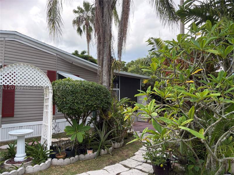 2 bedroom MobileHome at 35303 SW 180th Ave Lots 381-382, Gateway West Condo, Homestead — photo 4
