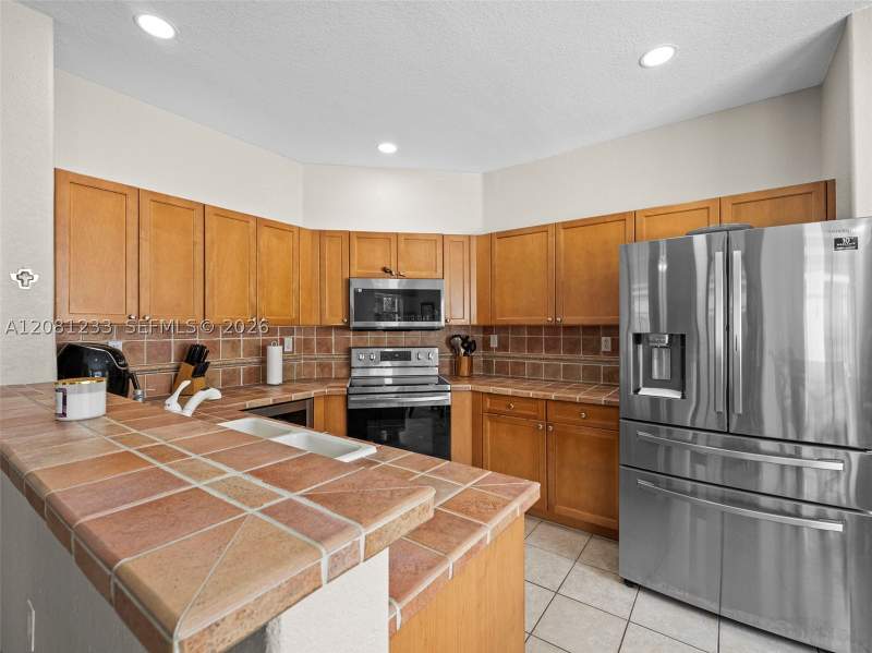 4 bedroom SingleFamilyResidence at 15541 SW 21st Ter, Century Estates 1st Addn, Miami — photo 5
