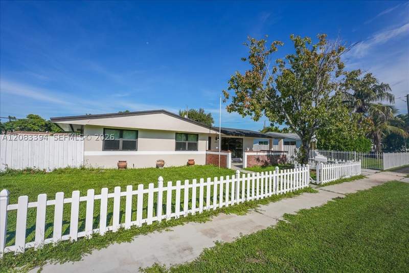 3 bedroom SingleFamilyResidence at 19812 NE 12th Pl, Ives Estates Sec 1, Miami — photo 2