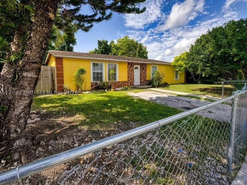 4 bedroom SingleFamilyResidence at 15724 SW 304th Ter, Knollwood Manor, Homestead — photo 3