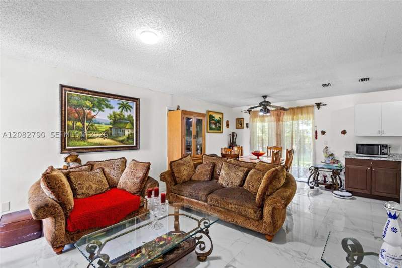 4 bedroom SingleFamilyResidence at 15724 SW 304th Ter, Knollwood Manor, Homestead — photo 4