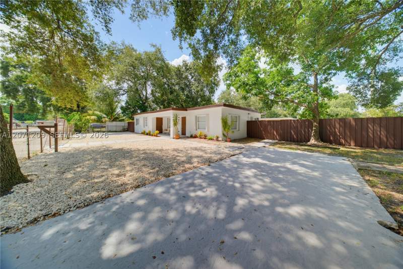 3 bedroom SingleFamilyResidence at 2101 NW 93rd Ter, Shannon Pk 1st Addn, Miami — photo 3