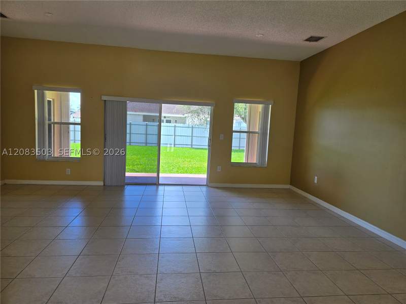 3 bedroom SingleFamilyResidence at 14246 SW 162nd St, Laguna Ponds Sec I, Miami — photo 4