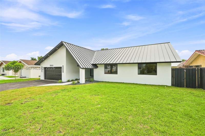 3 bedroom SingleFamilyResidence at 13300 SW 99th Ter, Calusa Club Estates 4th A, Miami — photo 2
