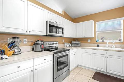 14033 SW 155 Ct, Miami FL - photo 11 of 30