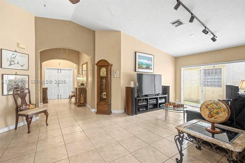 3 bedroom SingleFamilyResidence at 14033 SW 155 Ct, Oak Creek North Replat, Miami — photo 4