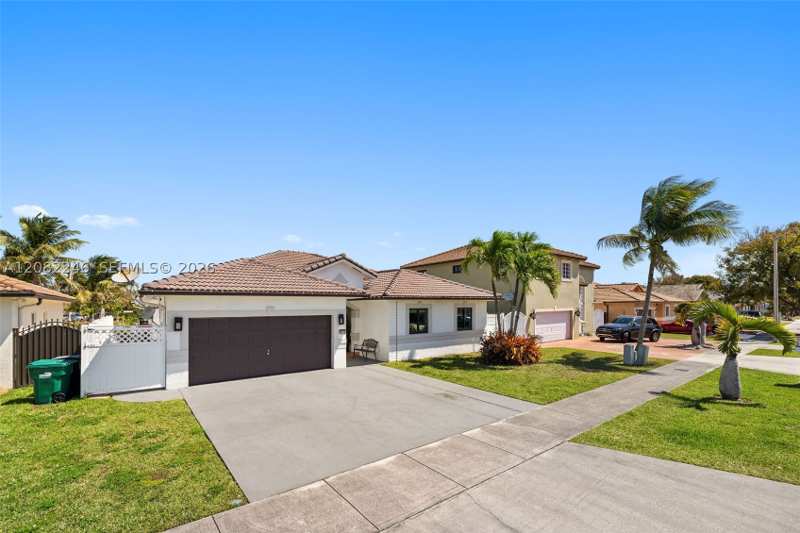4 bedroom SingleFamilyResidence at 15979 SW 53rd Ter, Wonderly Estates Sec 4, Miami — photo 1