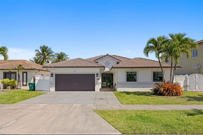 4 bedroom SingleFamilyResidence at 15979 SW 53rd Ter, Wonderly Estates Sec 4, Miami — photo 2