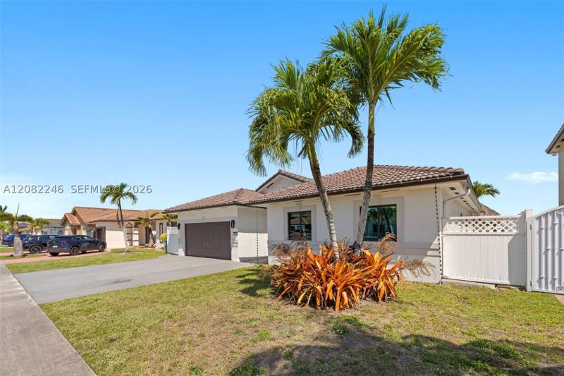 4 bedroom SingleFamilyResidence at 15979 SW 53rd Ter, Wonderly Estates Sec 4, Miami — photo 3