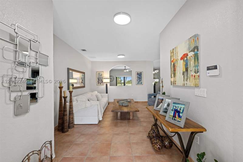 4 bedroom SingleFamilyResidence at 15979 SW 53rd Ter, Wonderly Estates Sec 4, Miami — photo 5