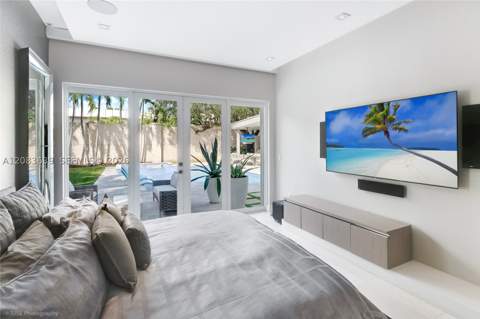 137 W Shore Dr, Miami FL - photo 11 of 24