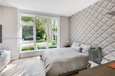 137 W Shore Dr, Miami FL - photo 19 of 24