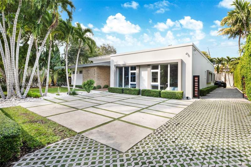 5 bedroom SingleFamilyResidence at 137 W Shore Dr, Bay Heights 1st Addn, Miami — photo 5