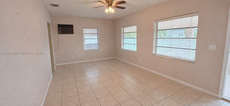 3 bedroom SingleFamilyResidence at 126 W 35th St, Bradley Heights, Hialeah — photo 3