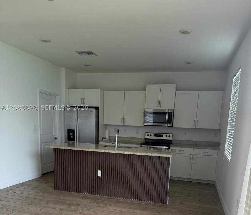 4 bedroom SingleFamilyResidence at 13219 SW 270th Ter, Lucky Start At Sunrise Es, Homestead — photo 3