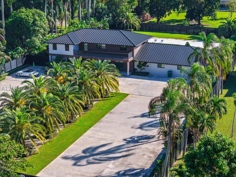 6 bedroom SingleFamilyResidence at 280 NE 156th St, Bisc Gardens Sec A, Miami — photo 2