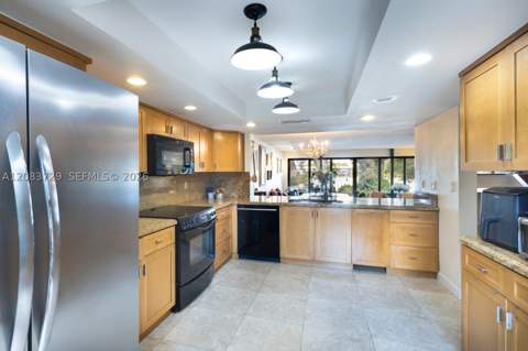 4883 SW 71st Pl, Miami FL - photo 18 of 34