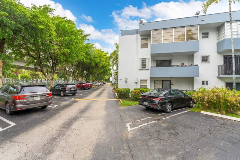 2 bedroom Condominium at 2496 SW 17th Ave 5113, Grove Gardens Condo, Miami — photo 2