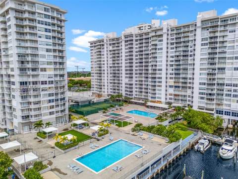 18071 Biscayne Blvd Ph03 & Ph04, Aventura FL - photo 12 of 63