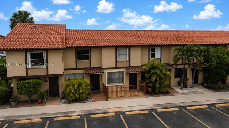 2 bedroom Condominium at 4125 W 11th Ln 52, Oasis En Mango Hill Condo, Hialeah — photo 2