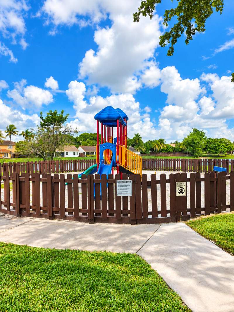 4 bedroom SingleFamilyResidence at 14971 SW 46th Terrace, The Mansions, Miami — photo 5