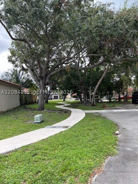 9136 NW 192nd Ter, Hialeah FL - photo 7 of 10