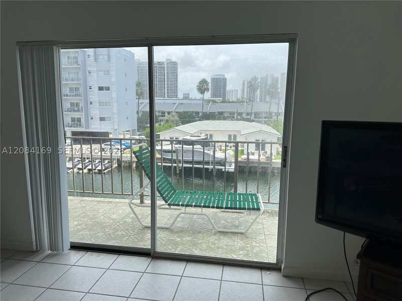 1 bedroom Condominium at 3665 NE 167th St 307, Caribbean House Condo, North Miami Beach — photo 1