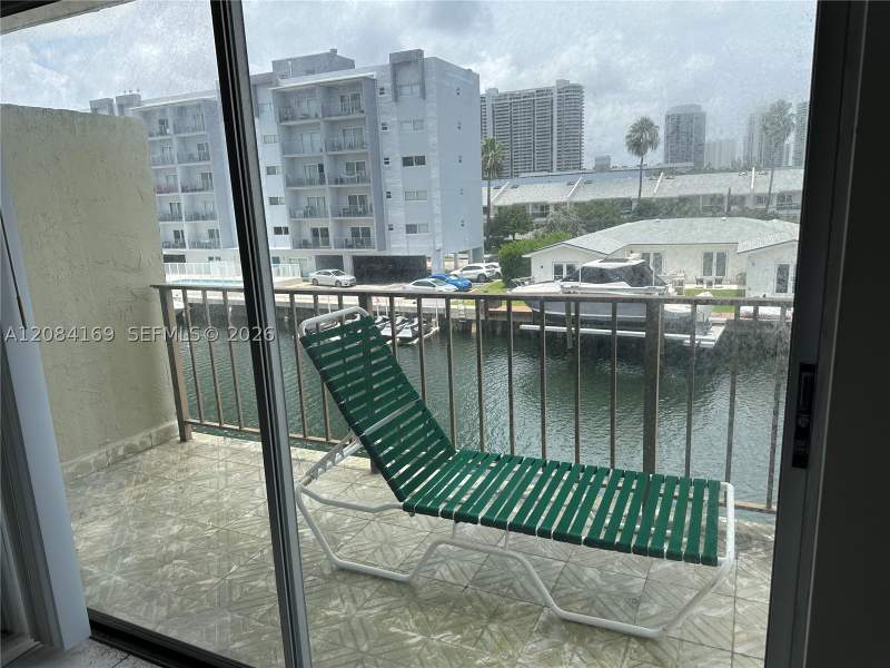 1 bedroom Condominium at 3665 NE 167th St 307, Caribbean House Condo, North Miami Beach — photo 2