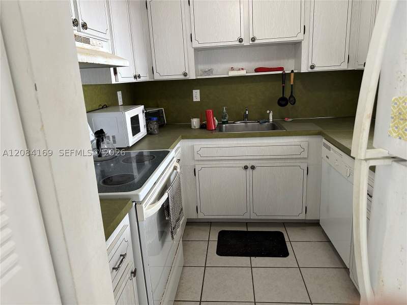 1 bedroom Condominium at 3665 NE 167th St 307, Caribbean House Condo, North Miami Beach — photo 5